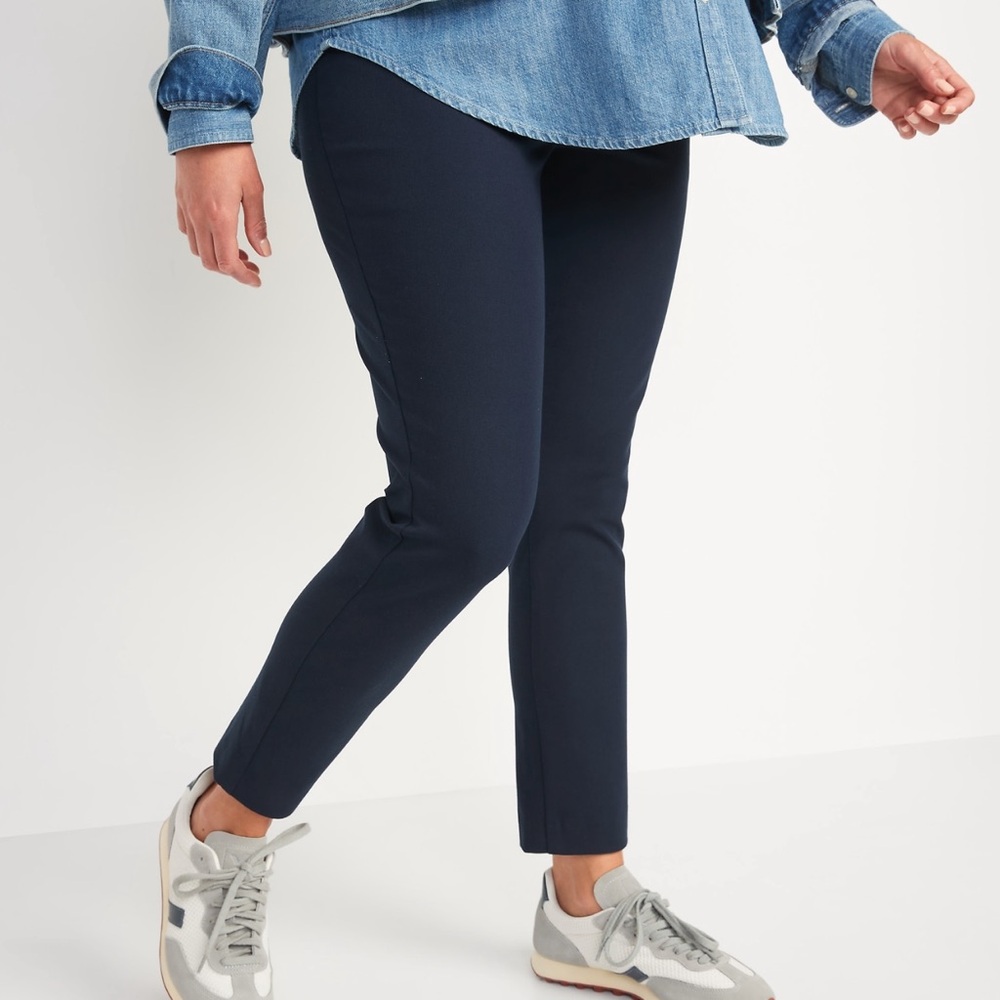 NWT- Old Navy Maternity - 0. Pixie Pant